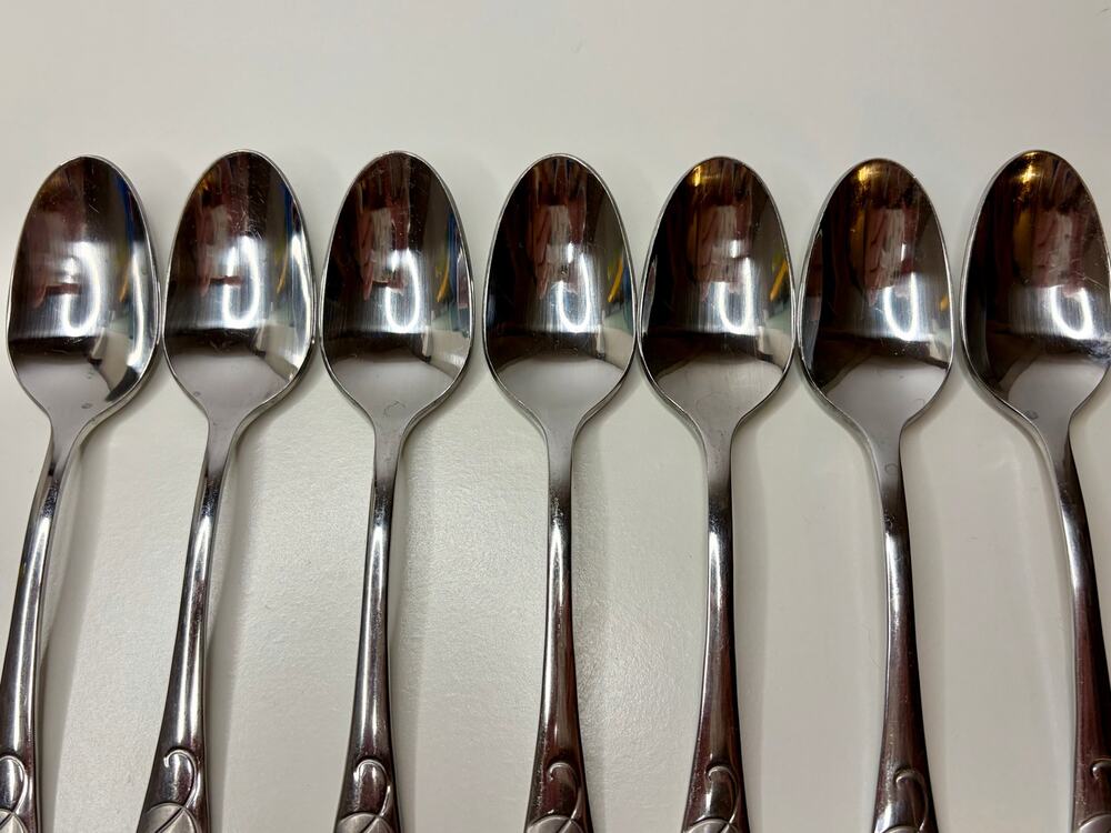 Oneida Serif Teaspoons 6 1/4” Stainless Steel Frosted Swirl Flatware Set of 7
